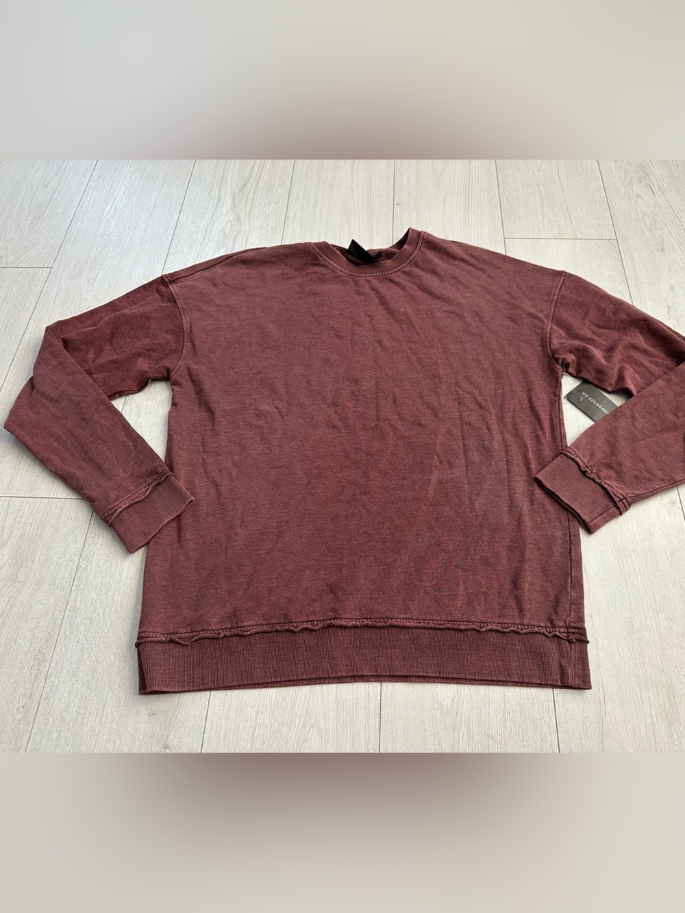 New No Boundaries burgundy crewneck sweater
